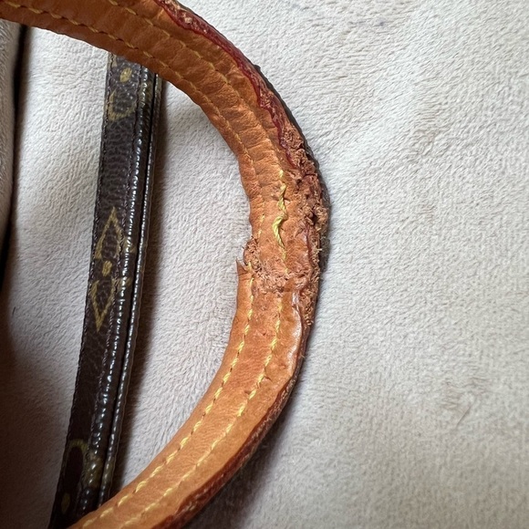 Louis Vuitton dog leash and collar. - Picture 11 of 11